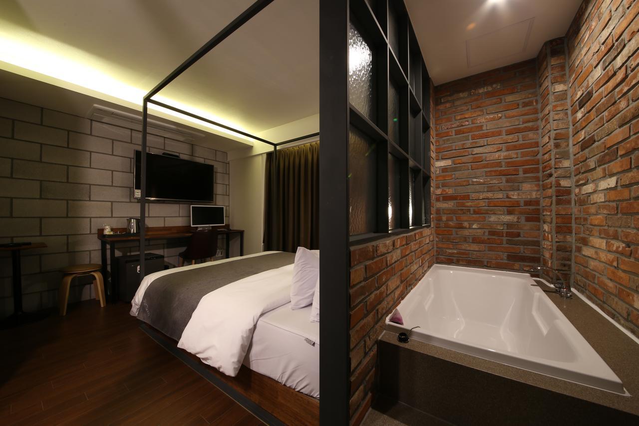Hotel Chicago Changwon Exterior photo